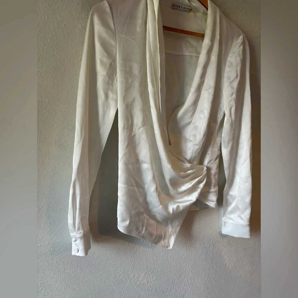 Alice + Olivia White Drape Blouse size 2 - Picture 5 of 7